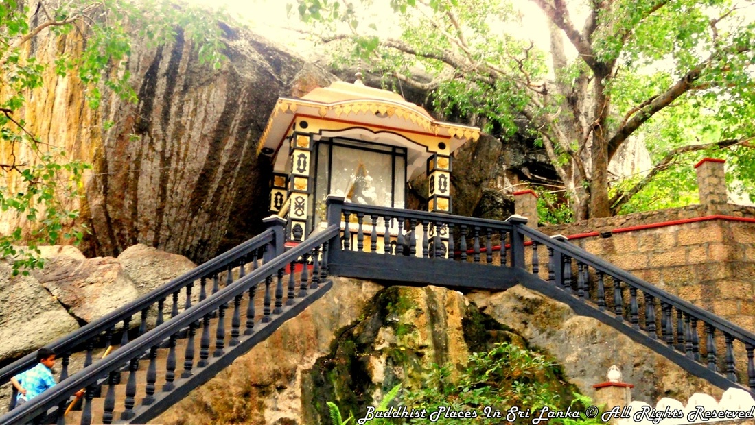 Sankhapala Ancient Historical Temple - An ancient Buddhist temple nestled in the hills with beautiful views.