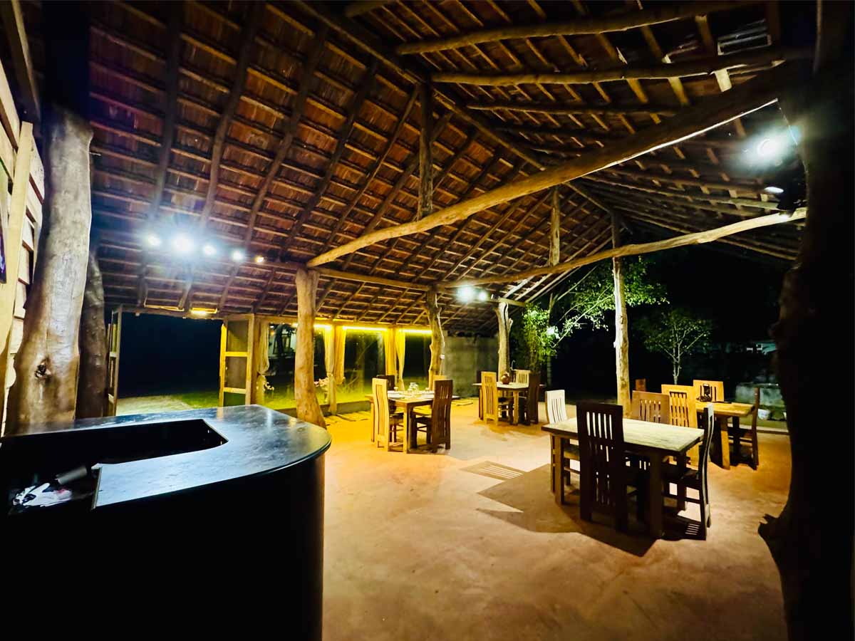 Fresh seafood dishes at Udawalawe Elegarden Hotel restaurant